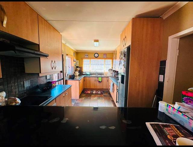 3 BEDROOM HOUSE FOR SALE IN KLOPPERPARK